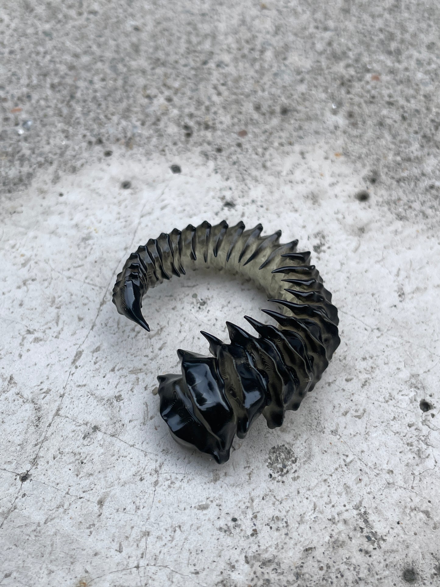 MINI HELIX HORN - TAR SHADE