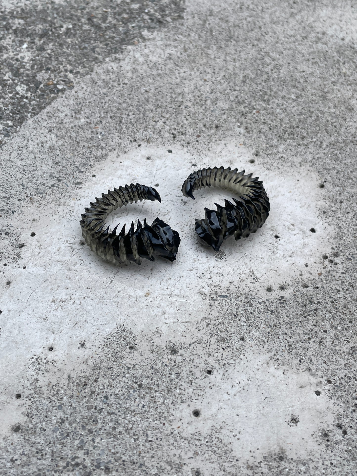 MINI HELIX HORN - TAR SHADE